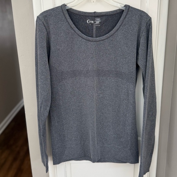 Zyia gray active long sleeve - Picture 2 of 7
